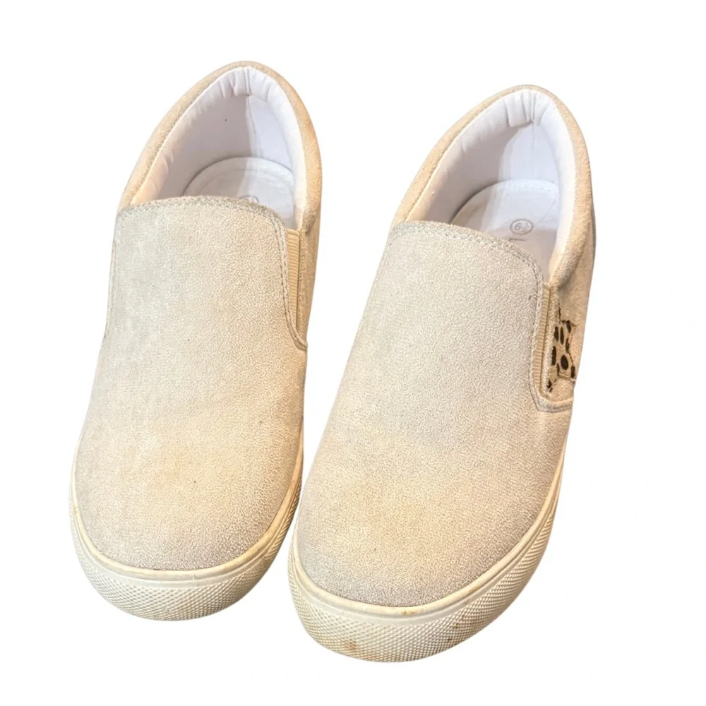 Boutique Women's Casual Cream Slip-On Sneakers Leopard Print‎ Star Detail 6 1/2